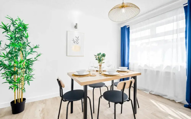 Bright Modern Home Near Birmingham