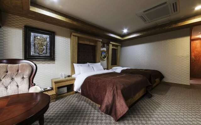 GunSan Riverhill Hotel