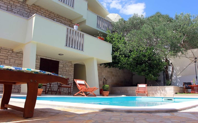 Holiday house Silvia - open pool: Supetar, Island Brac