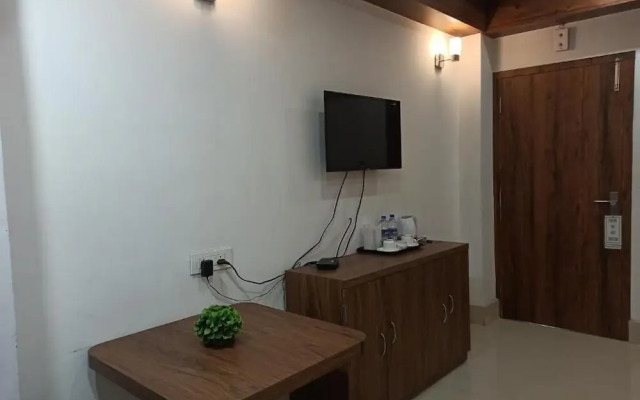 Hotel TLB Palace