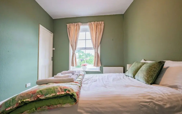 Host Stay Broadbanks Apartment