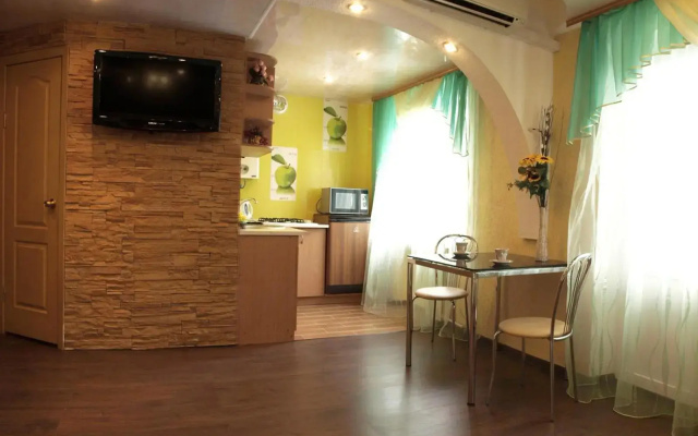 Квартира на проспекте Александра Поля с ромашками (Apartment on the Oleksandra Polia avenue with chamomiles)