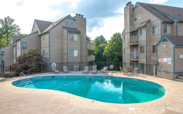 The Summit 5307 / INDOOR AND OUTDOOR POOLS