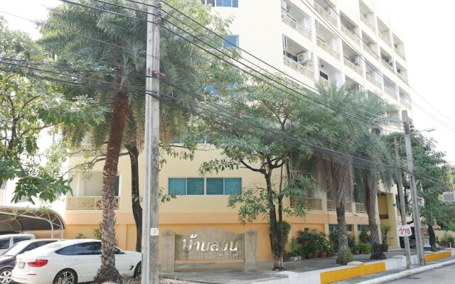 Baansuan Condo - MRT Cultural Station