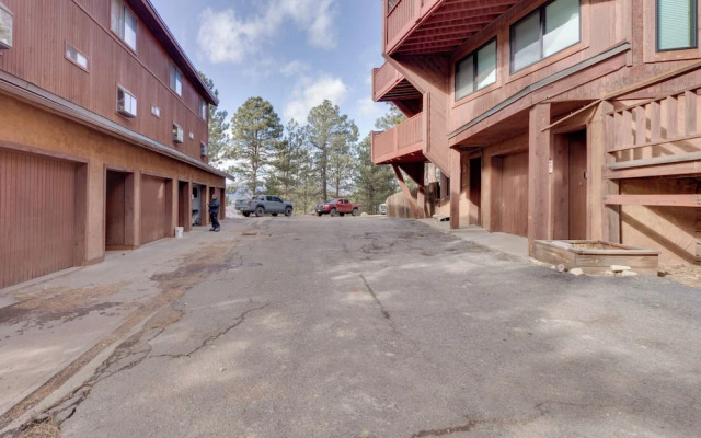Walk to Lifts: Ski-in/ski-out Angel Fire Condo