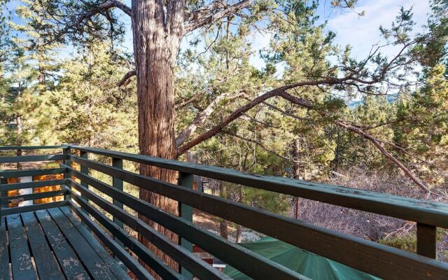 The Hideaway - Enchanting Custom Log-style Home Nestled High In The Pines! Great Room Features! 2 Bedroom Cabin