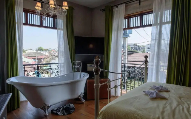 Rimrabeang Amphawa Cafe and Suite