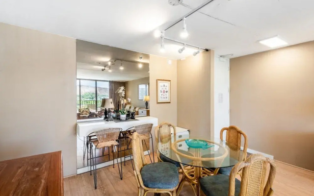 Spacious 14th Floor Corner Suite, Partial Diamond Head and Ocean Views, FREE Parking! by Koko Resort Vacation Rentals