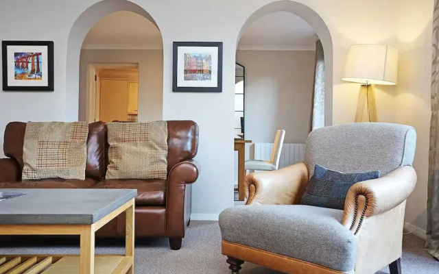 Stylish Apt next to Dean Village