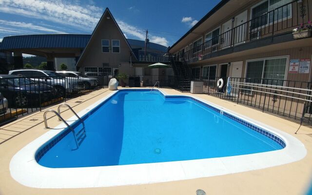 University Inn & Suites