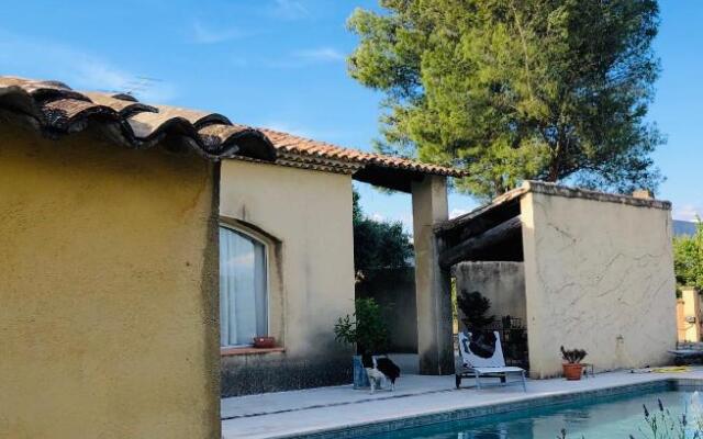 Villa dans le LUBERON à 2 km de LOURMARIN