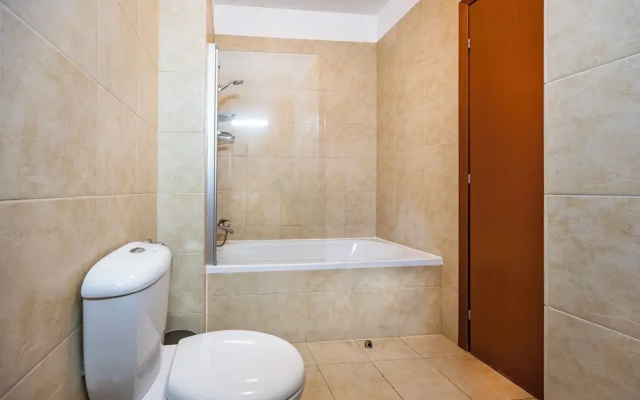 Bright Apartment With Shared Pool in Aphrodite Hills