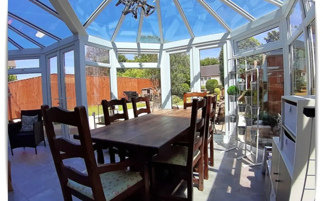 Charming Villa in Ryde - Child Friendly