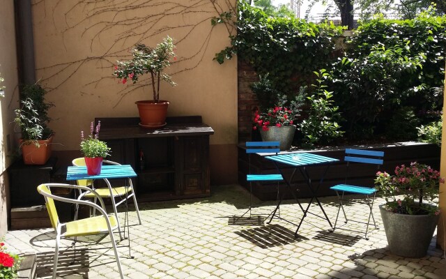 Crystal Suites Old Town