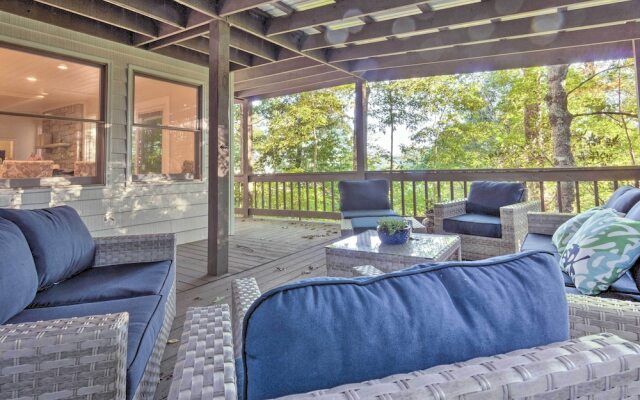 Highlands Home w/ Fireplace, Views, & Trails!