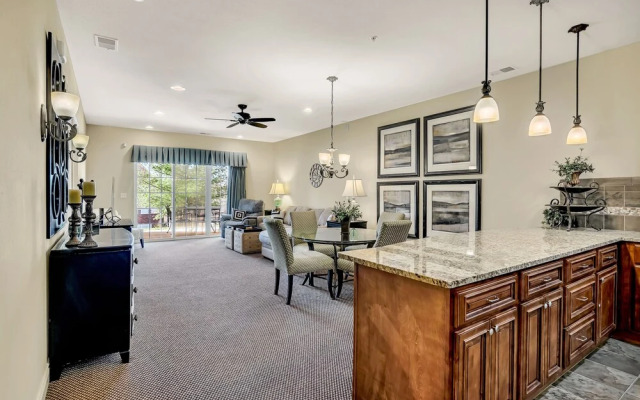 Stayin Classy 2 Bedrooms 2 Bathrooms Condo