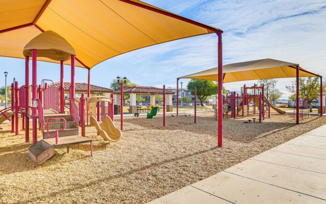 Outdoor Oasis in Goodyear: Stay & Play!