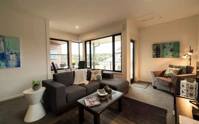 Cowes Luxury Beachfront Apartment - Phillip Island