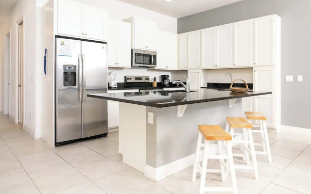 Great Escape to the Enclaves Near Disney!