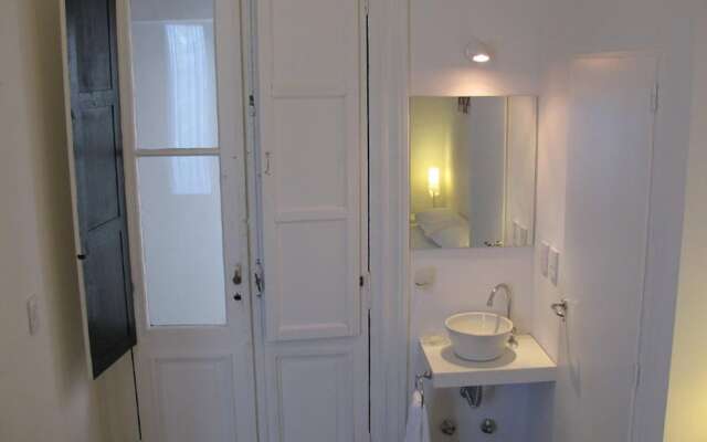 06 Soho Suites Bed & Breakfast
