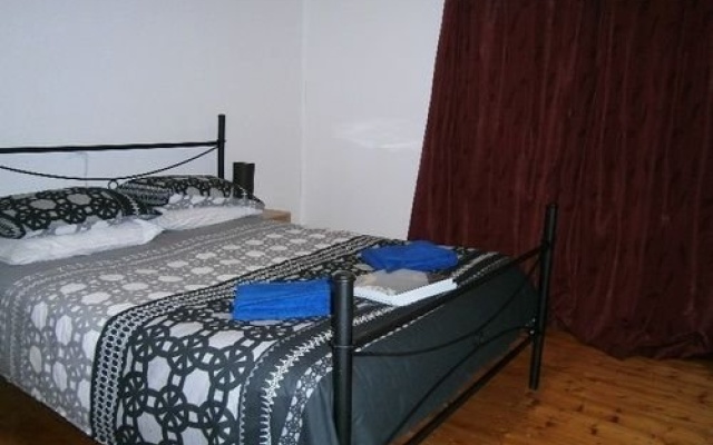 Aussie Bacon and Eggs Cottages – Guest Rooms – Broken Hill