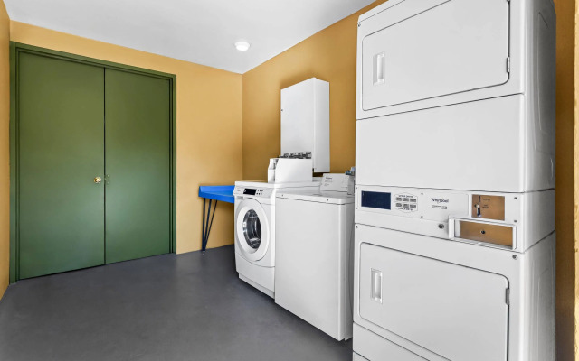 Quality Inn Airport - Cruise Port