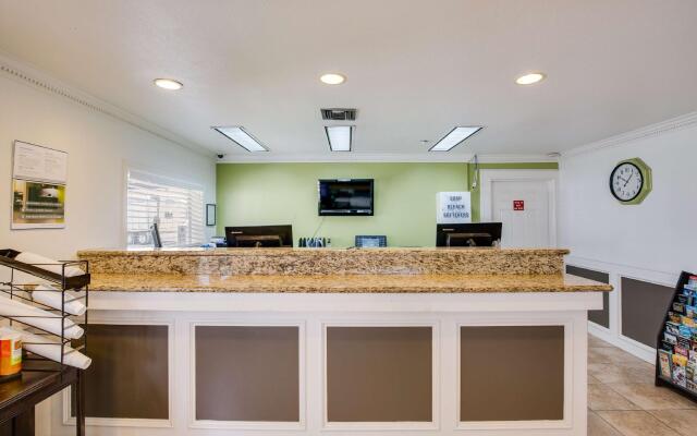 Studio 6 Houston - Clear Lake