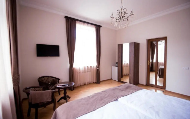 Royal Palace Hotel