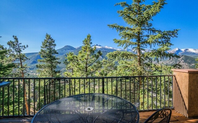 Cedar Lower Luxury Vacation At Windcliff 2 Bedroom Home by RedAwning