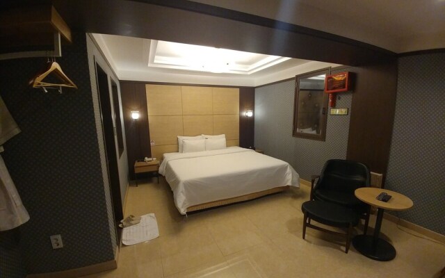Central Tourist Hotel