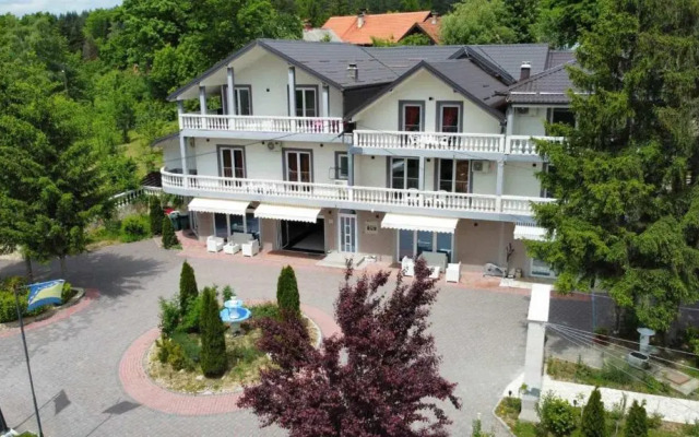 Rakovica Resort Luxury Apartments