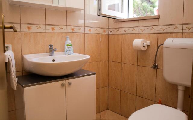 Jela - 50 m From Pebble Beach - A2-marija
