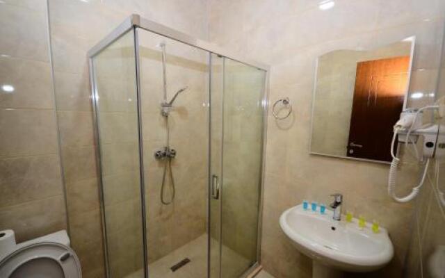 Hotel 725 B