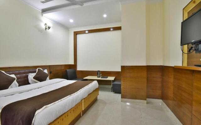 The Posh Hotel near Mall Road with Hassle Free Covered Parking