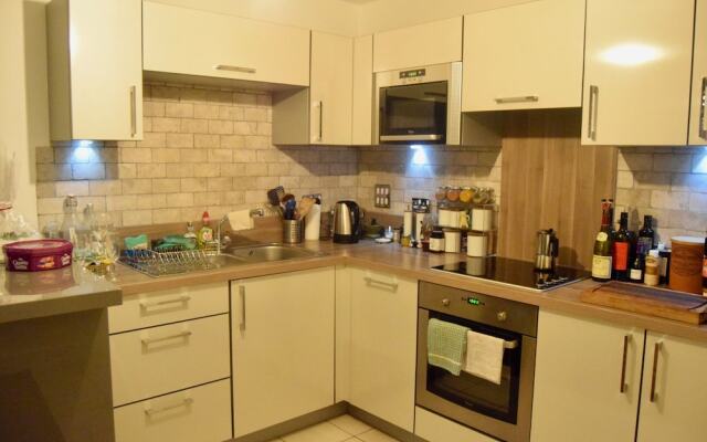 Spacious 1 Bedroom Flat With Covered Balcony