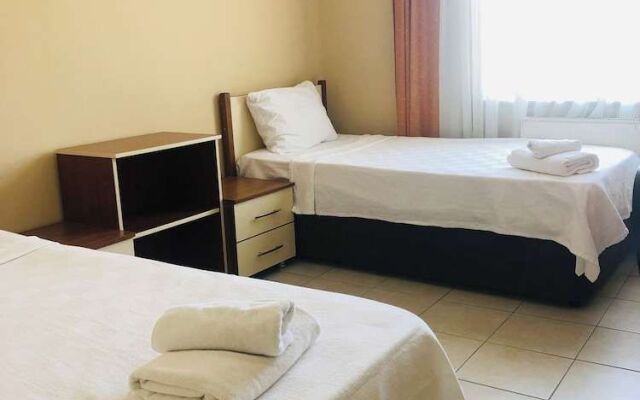 Arya Hotel