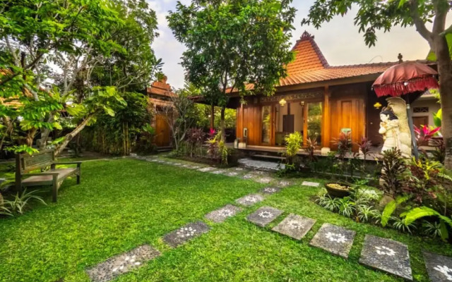 Tiis Garden Puri Villas