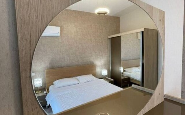 Lovely 1-B Living Apt Terrace Near Mall of Istanbul