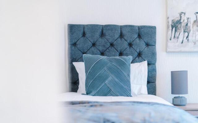 Rest&Recharge at Karma House (5-Bedroom, 8 beds, Free Parking)