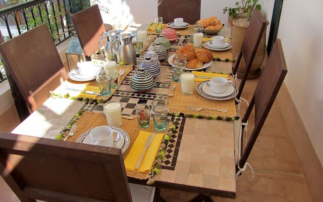 Riad Le J