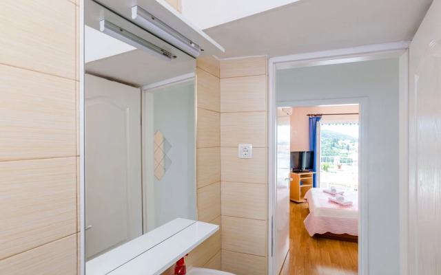 Apartments & Room Lino