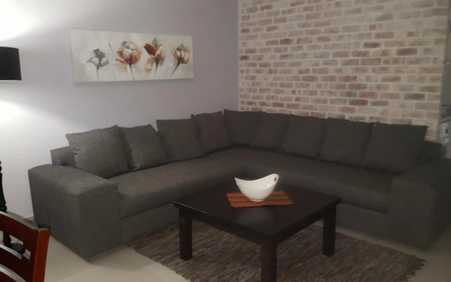 Elegant Apartment at Grove Mall