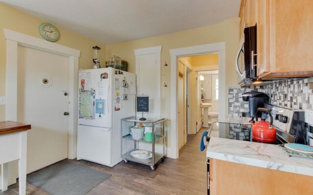 Goddess House on 6th