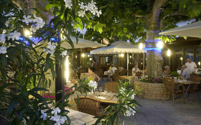 Logis Hôtel Tante Yvonne & son Restaurant semi-gastronomique Lyon Nord