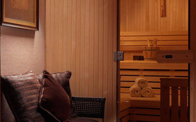 Divani Caravel Hotel