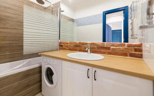 LEOGRAND Three Bedrooms VIP Apartment on Kniazia Romana 12