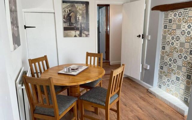 Inviting 3-Bed Town House in Boston Just Renovated