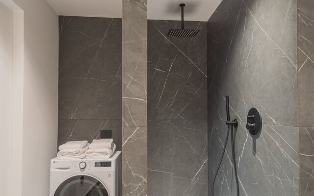 Piccola Como Lotus With 1 Bathrooms