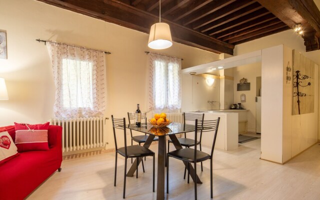 Santa Trinita Suite B