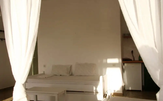 Armadoros Hotel Ios Backpackers